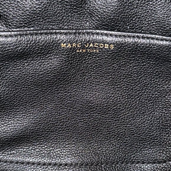 MARC JACOBS 🍒EMPIRE CITY MESSENGER CROSS BODY 🍒BLACK LEATHER GOLD ACCENTS 🍒 - Picture 2 of 13